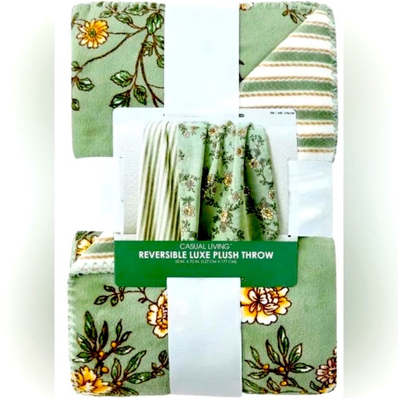 CASUAL LIVING Reversible Luxe Plush Throw 50"X 70" Light Sage Green Floral NEW - Picture 5 of 5